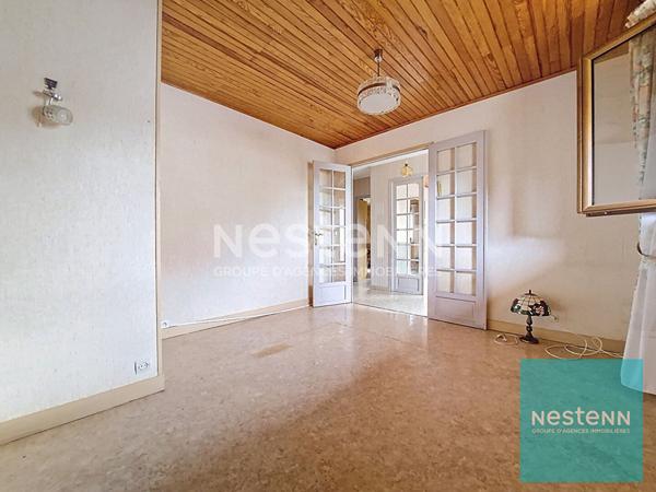 Maison avec trois chambres surélevée sur un sous-sol total à Cannes Ecluse