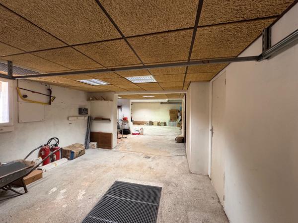 Villa avec beau potentiel de 250 m² au calme 4 chambres possibilité 5 vue imprenable.