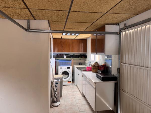 Villa avec beau potentiel de 250 m² au calme 4 chambres possibilité 5 vue imprenable.