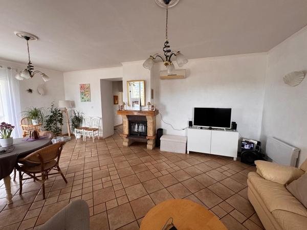 Villa avec beau potentiel de 250 m² au calme 4 chambres possibilité 5 vue imprenable.