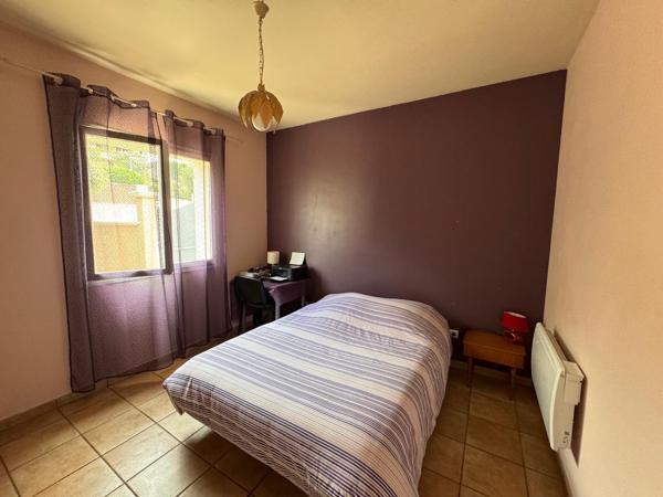 Villa avec beau potentiel de 250 m² au calme 4 chambres possibilité 5 vue imprenable.