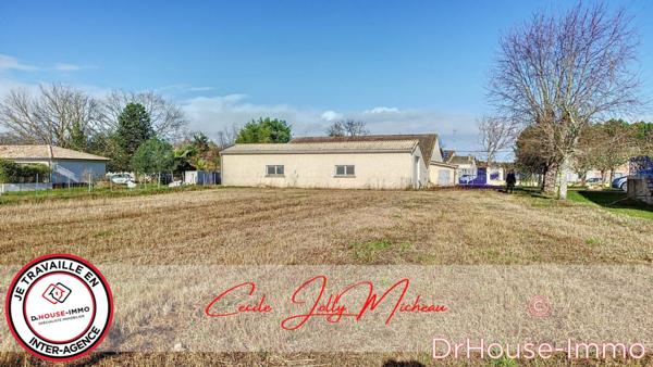 Bien immobilier à vendre 7 pièces de 910 m²