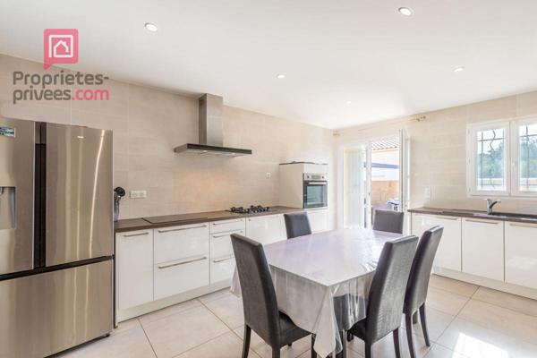 Maison de plain pieds de 103 m2 construite en  2022 à Carpentras. Terrain 302 m2