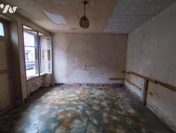 Maison d'habitation à renover avec dépendances & jardin