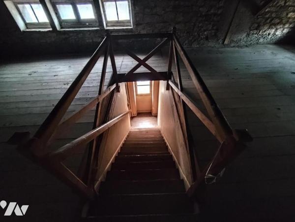 Maison d'habitation à renover avec dépendances & jardin