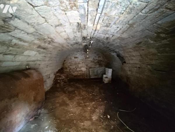 Maison d'habitation à renover avec dépendances & jardin