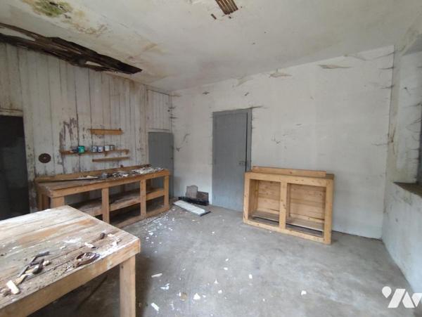 Maison d'habitation à renover avec dépendances & jardin