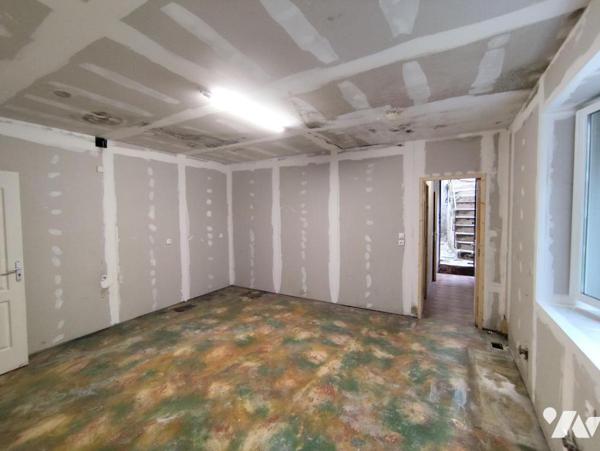 Maison d'habitation à renover avec dépendances & jardin