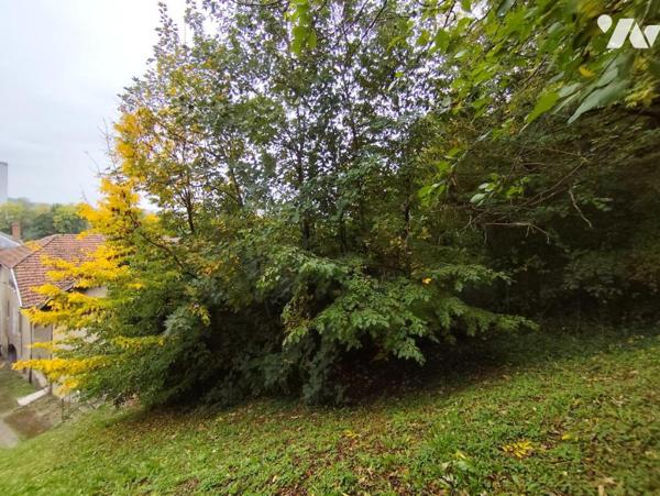 Maison d'habitation à renover avec dépendances & jardin