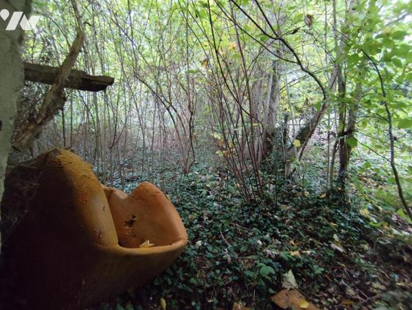 Maison d'habitation à renover avec dépendances & jardin