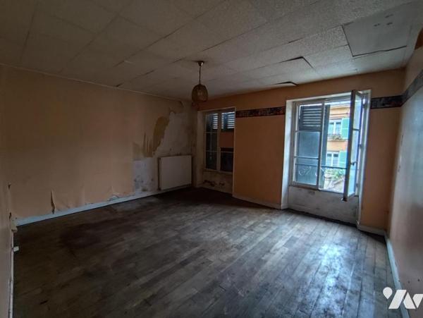 Maison d'habitation à renover avec dépendances & jardin