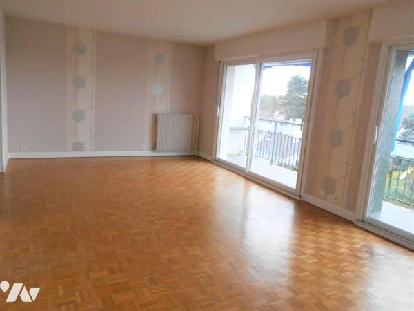 Appartement LES ESSARTS-LE-ROI au dernier étage avec ascenseur
