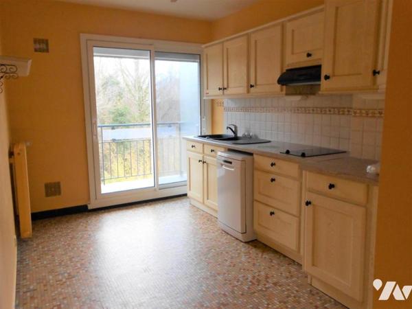 Appartement LES ESSARTS-LE-ROI au dernier étage avec ascenseur