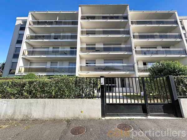 Vente
                Appartement110,55 m² - 5 Pièces -
                    SAINT MAUR DES FOSSES (94100)