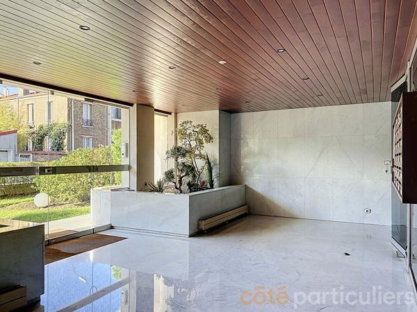 Vente
                Appartement110,55 m² - 5 Pièces -
                    SAINT MAUR DES FOSSES (94100)