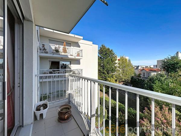 Vente
                Appartement110,55 m² - 5 Pièces -
                    SAINT MAUR DES FOSSES (94100)