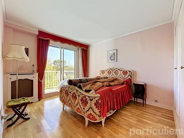 Vente
                Appartement110,55 m² - 5 Pièces -
                    SAINT MAUR DES FOSSES (94100)