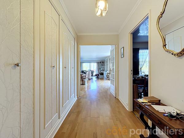 Vente
                Appartement110,55 m² - 5 Pièces -
                    SAINT MAUR DES FOSSES (94100)
