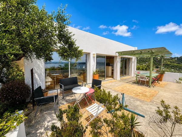 Une maison entre mer, plage et douceur de vivre.