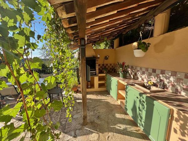 MAISON 5 pièces   - Nice Ouest  -  Au calme absolu avec vue dégagée sur les collines