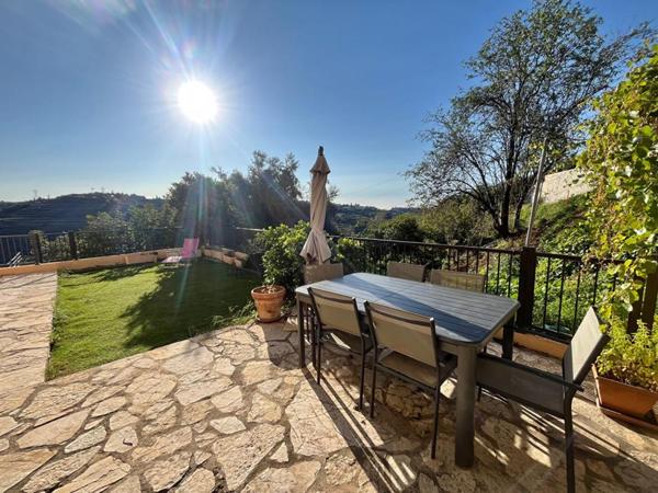 MAISON 5 pièces   - Nice Ouest  -  Au calme absolu avec vue dégagée sur les collines