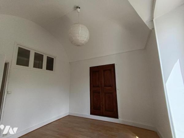 Vente Immeuble avec grand jardin+ maison attenante, composés de 7 logements