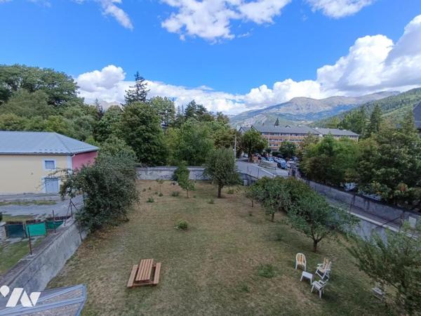 Vente Immeuble avec grand jardin+ maison attenante, composés de 7 logements