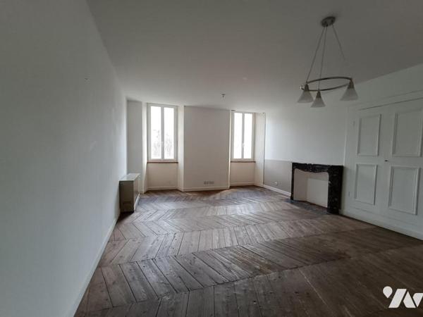 Vente Immeuble avec grand jardin+ maison attenante, composés de 7 logements