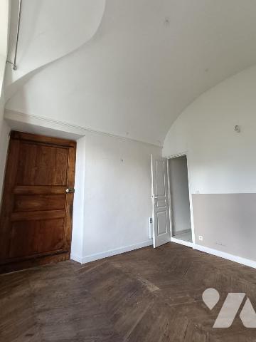 Vente Immeuble avec grand jardin+ maison attenante, composés de 7 logements