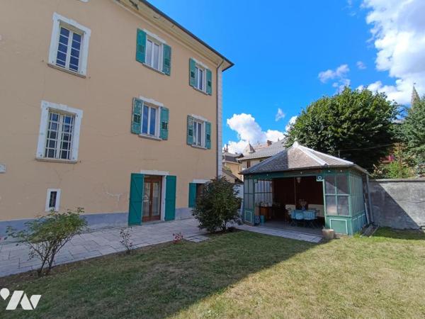 Vente Immeuble avec grand jardin+ maison attenante, composés de 7 logements