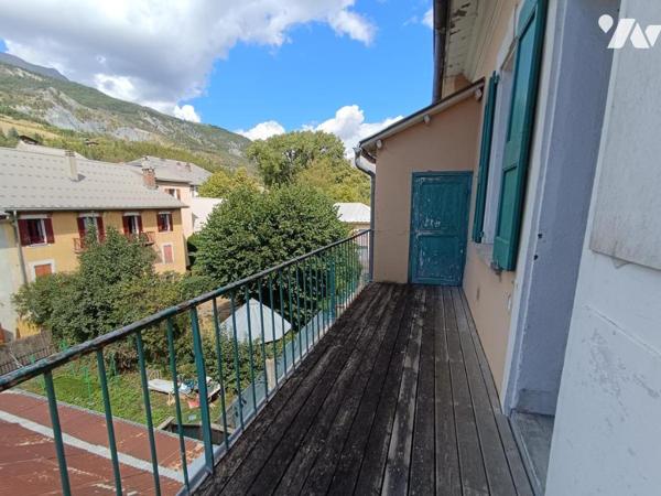 Vente Immeuble avec grand jardin+ maison attenante, composés de 7 logements