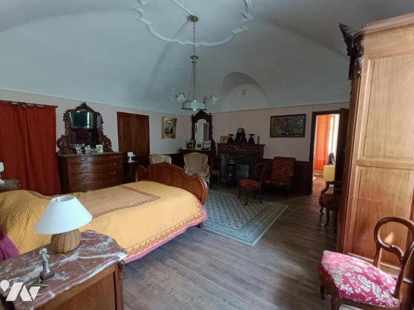 Vente Immeuble avec grand jardin+ maison attenante, composés de 7 logements