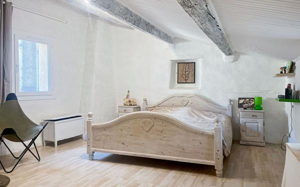 Maison à vendre    4 pièces •  Uzès