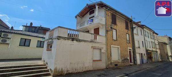 MAISON DE VILLE AVEC TERRASSE ET BALCON