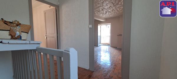 MAISON DE VILLE AVEC TERRASSE ET BALCON