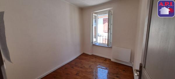 MAISON DE VILLE AVEC TERRASSE ET BALCON