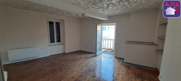 MAISON DE VILLE AVEC TERRASSE ET BALCON