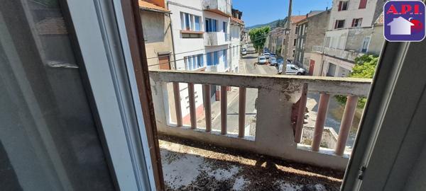 MAISON DE VILLE AVEC TERRASSE ET BALCON