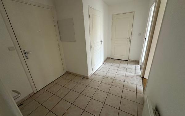 Appartement à louer    3 pièces • 60 m2 Tonnay-Charente