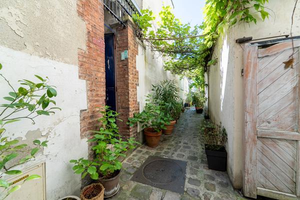 PARIS 18ÈME - DAMREMONT / LOFT EN DUPLEX / BAIL CIVIL LOCATION MEUBLE . Loyer 3 450 €/mois charges comprises **  - Référence  6748-NG