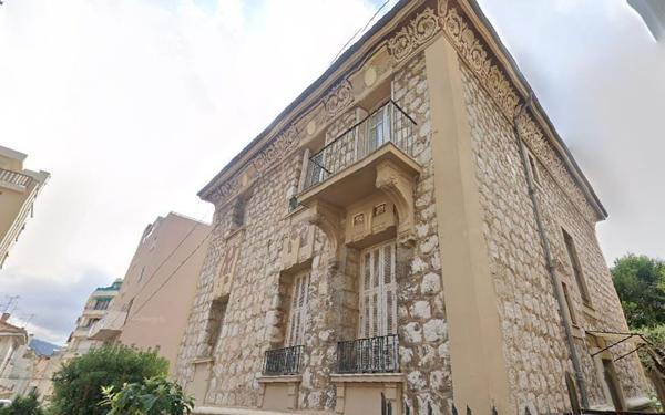 Immeuble à vendre    1 pièce •  Nice