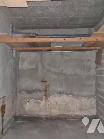 Rue Bisson 75020, au 1er sous-sol d'un immeuble, box d'env. 11m² dont les dimensions sont les s...