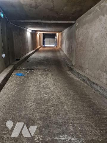 Rue Bisson 75020, au 1er sous-sol d'un immeuble, box d'env. 11m² dont les dimensions sont les s...