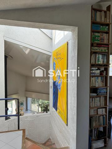 Villa moderniste avec piscine