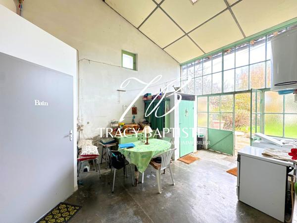 Raygades : Charmante maison de village à rénover avec jardin et garage.