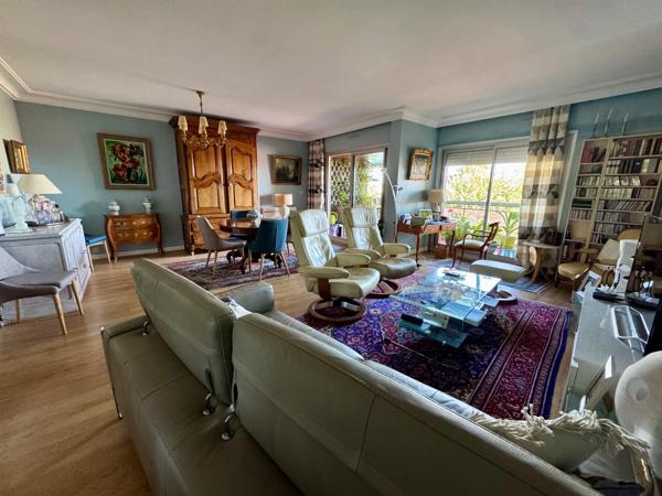 Magnifique et spacieux appartement dans résidence calme et standing