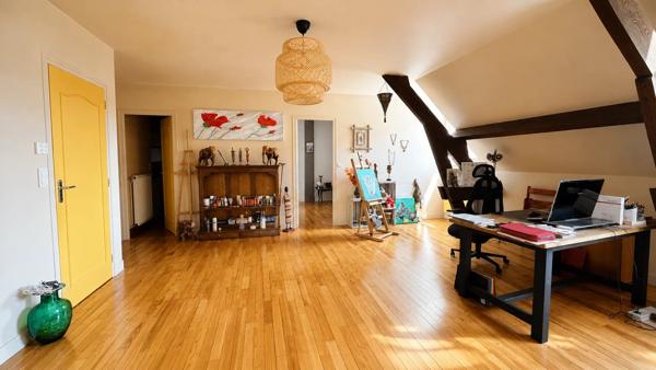 Vente                                                      Maison
                        
                     6 pièces                      147 m2                     à Sully-sur-Loire