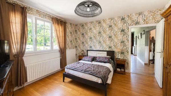 Vente                                                      Maison
                        
                     6 pièces                      147 m2                     à Sully-sur-Loire