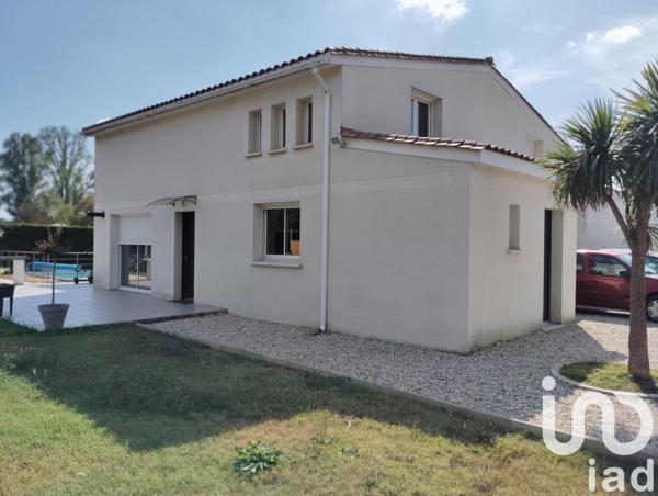 Maison 7 pièces de 159 m² à Saint-Médard-de-Guizières (33230)
