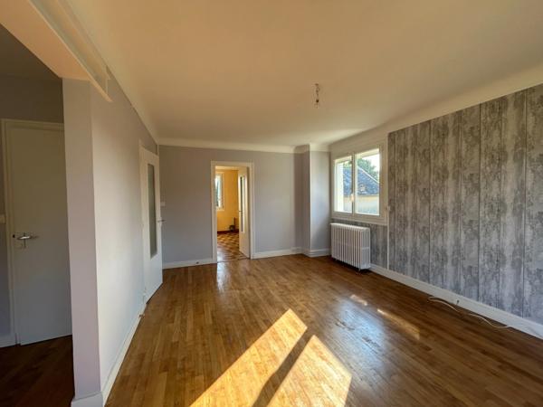 Maison sur sous sol complet de 126m2 habitable très lumineuse avec grand jardin et dépendance